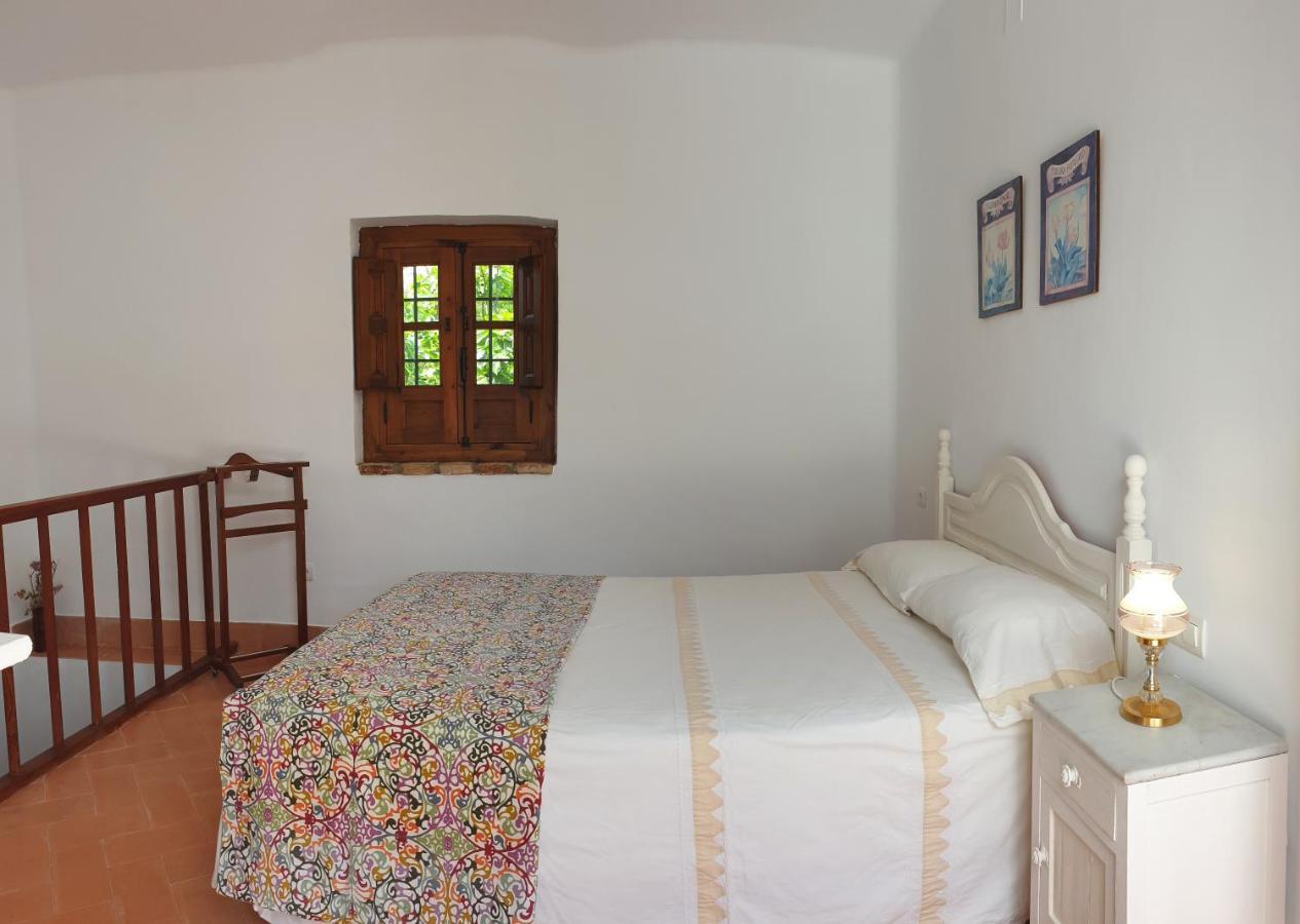 Apartamentos Turisticos Rurales Dos Fuentes Кордоба Екстериор снимка